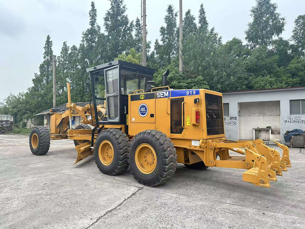 Heavy-Duty Motor Grader – 140HP Road Grading Machine for Construction & Road Maintenance | Hydraulic Control System