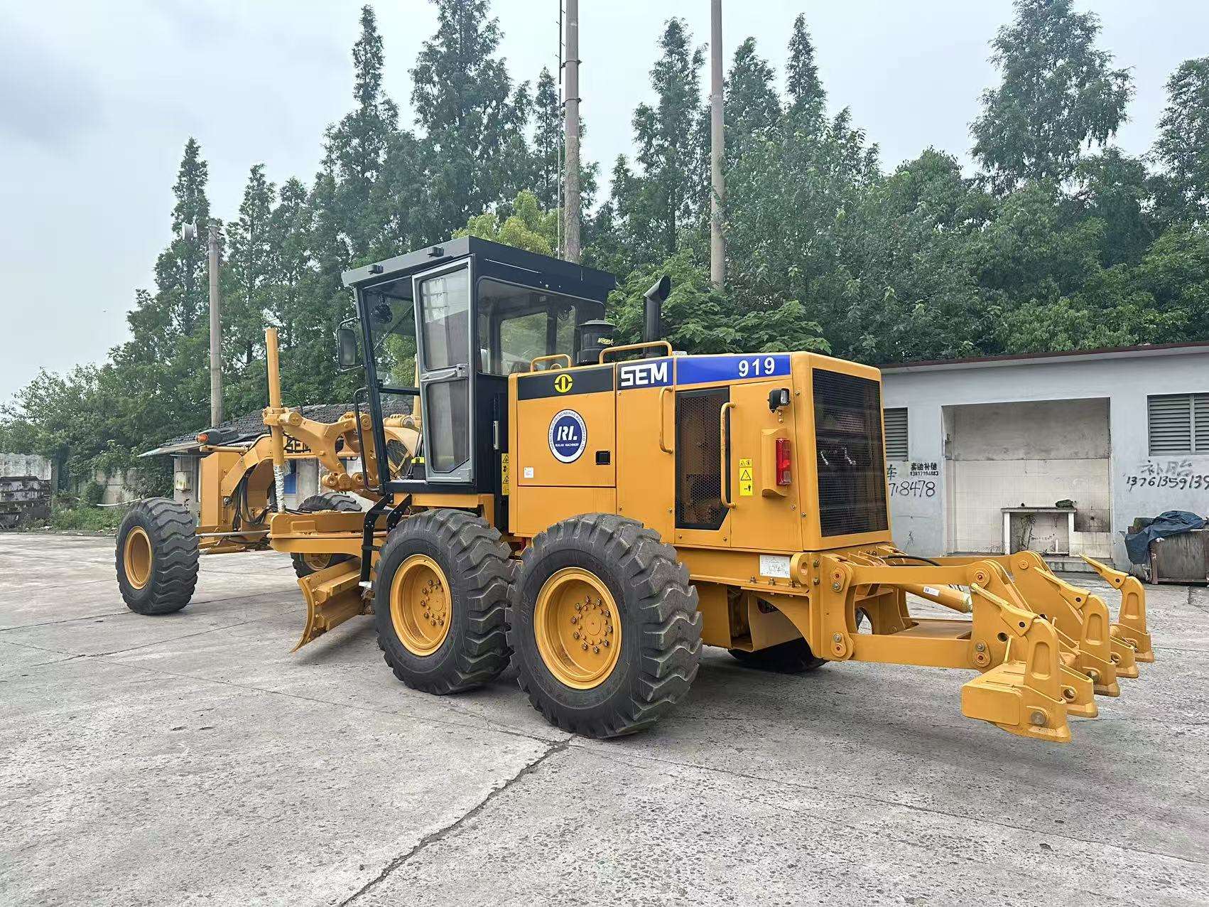 Heavy-Duty Motor Grader – 140HP Road Grading Machine for Construction & Road Maintenance | Hydraulic Control System