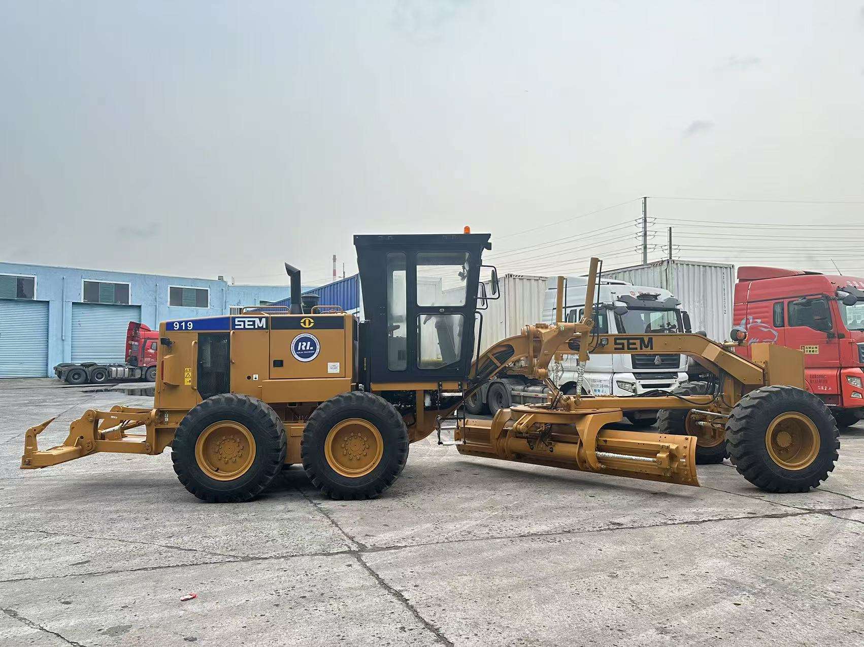 Heavy-Duty Motor Grader – 140HP Road Grading Machine for Construction & Road Maintenance | Hydraulic Control System