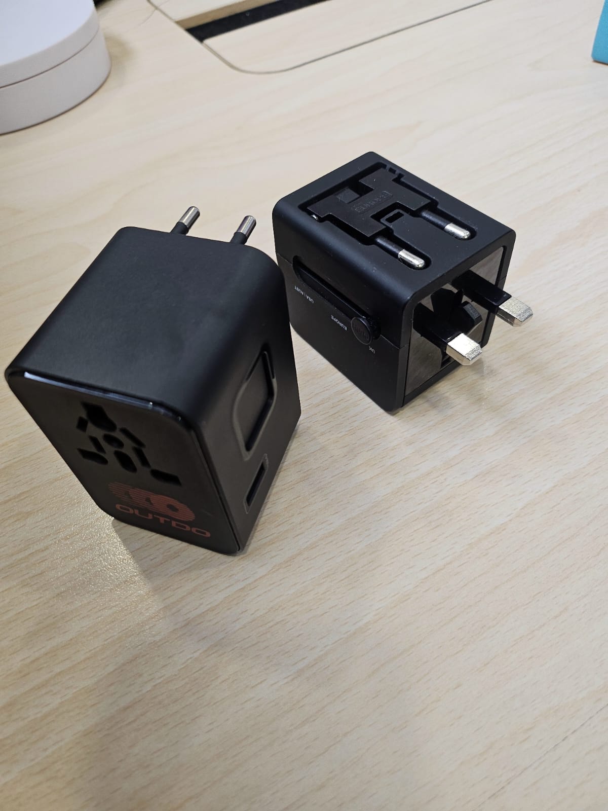 Multi-Functional Travel Adapter Converter | Universal Plug with GaN Fast Charging | US/EU/UK/AU Compatible Travel Adapter